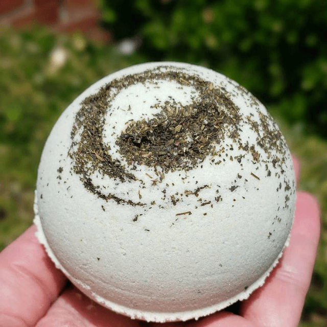 Green tea Freshness Swirl Top Bath Bomb