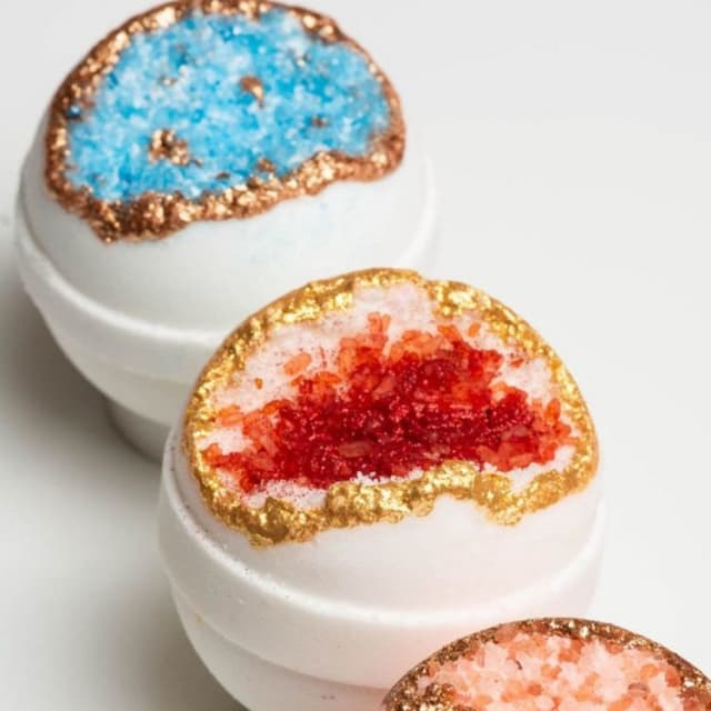 Geode Bath Bombs /pc ( mention desired color in info box)