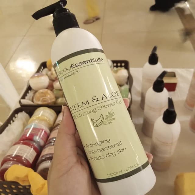 Neem & Aloe Moisturizing Shower Gel.
